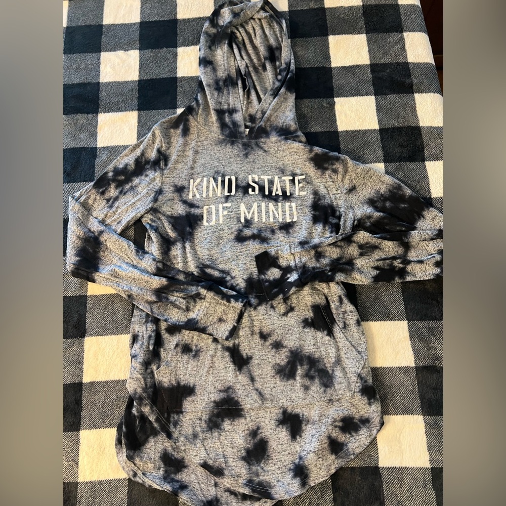 Grayson Threads Hoddie. Small